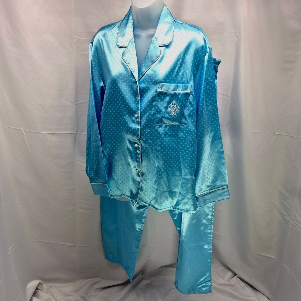 NWOT Vintage Kathryn Blue Satin Embroidered PJ Set Pajamas Sleepwear Large.